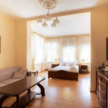 ホームステイ Dusia ミエンジズドロイェ